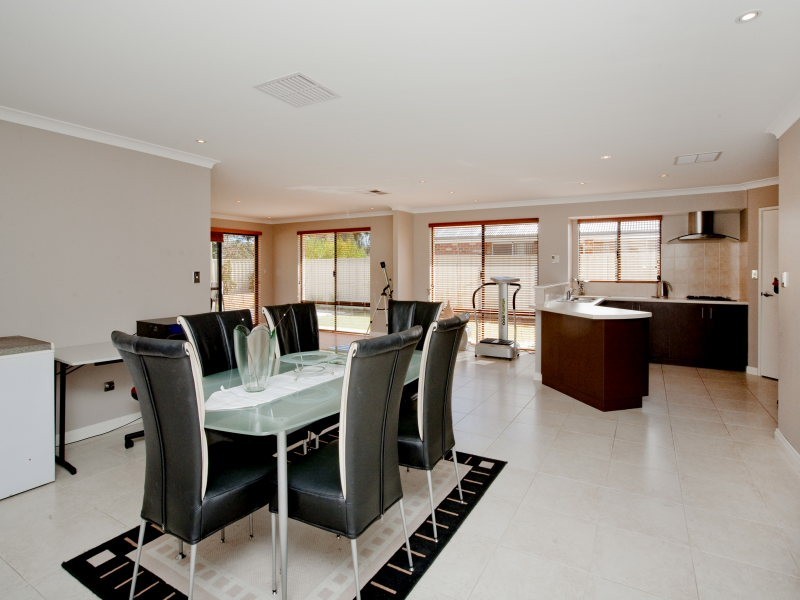12 Grasmere Fairway, Tapping WA 6065