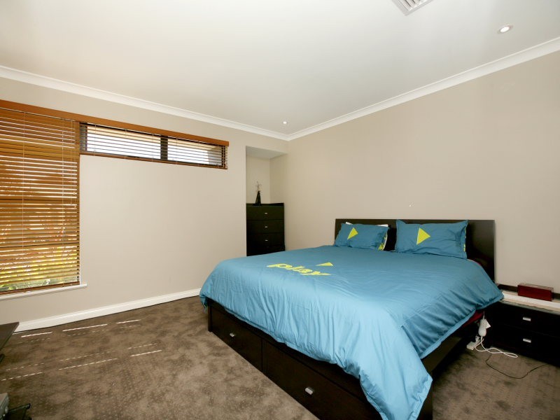 12 Grasmere Fairway, Tapping WA 6065