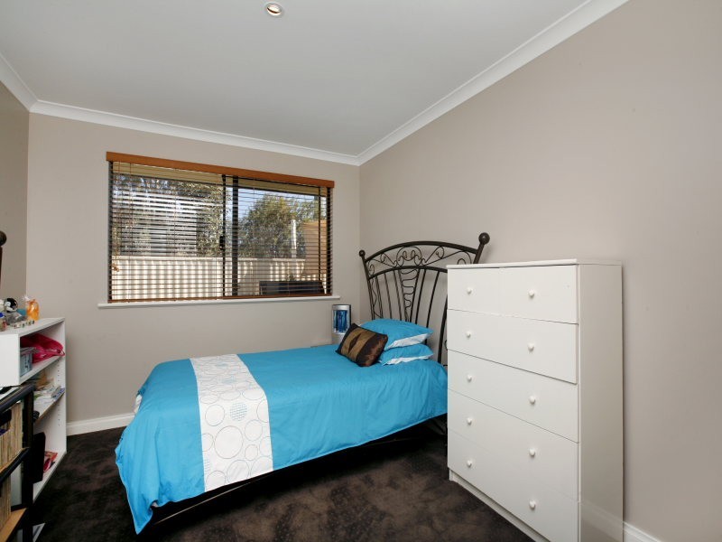 12 Grasmere Fairway, Tapping WA 6065