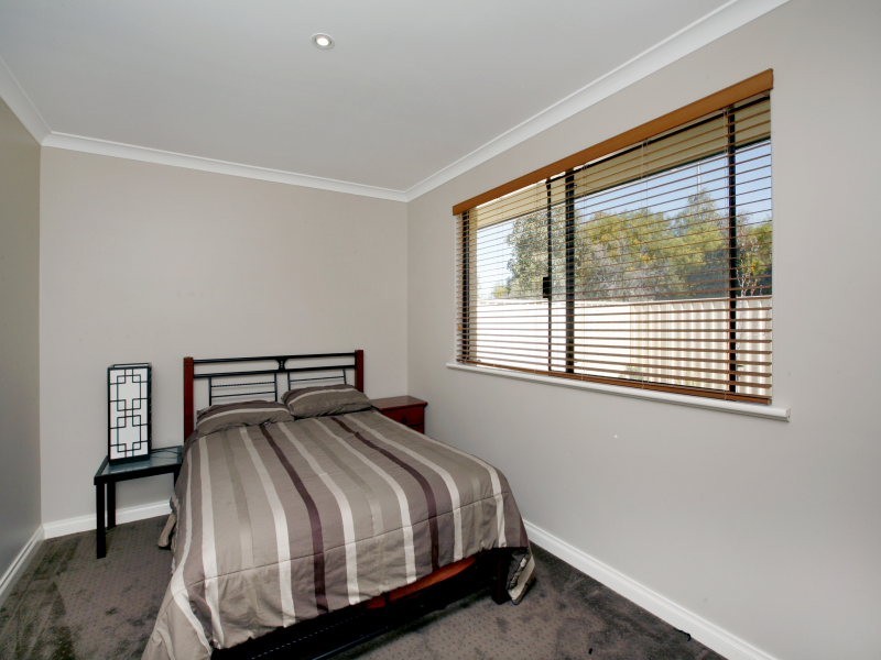 12 Grasmere Fairway, Tapping WA 6065