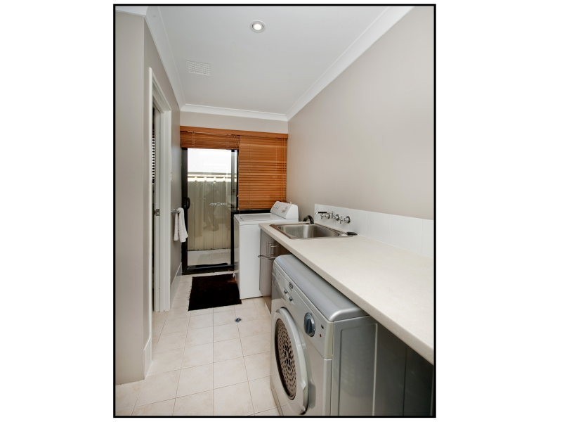 12 Grasmere Fairway, Tapping WA 6065
