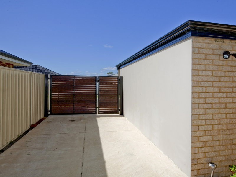 12 Grasmere Fairway, Tapping WA 6065