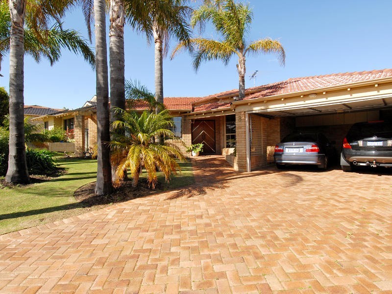 8 Hazelwood Lp, Carine WA 6020