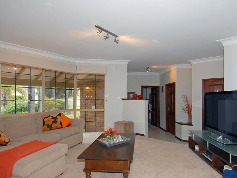 8 Hazelwood Lp, Carine WA 6020