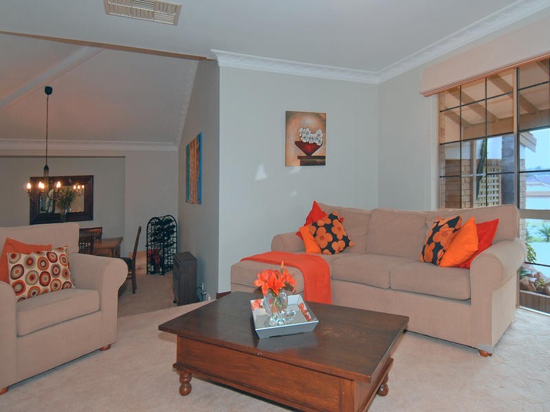 8 Hazelwood Lp, Carine WA 6020