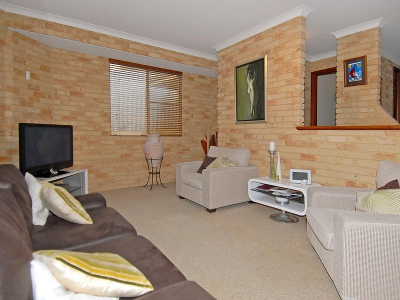 8 Hazelwood Lp, Carine WA 6020