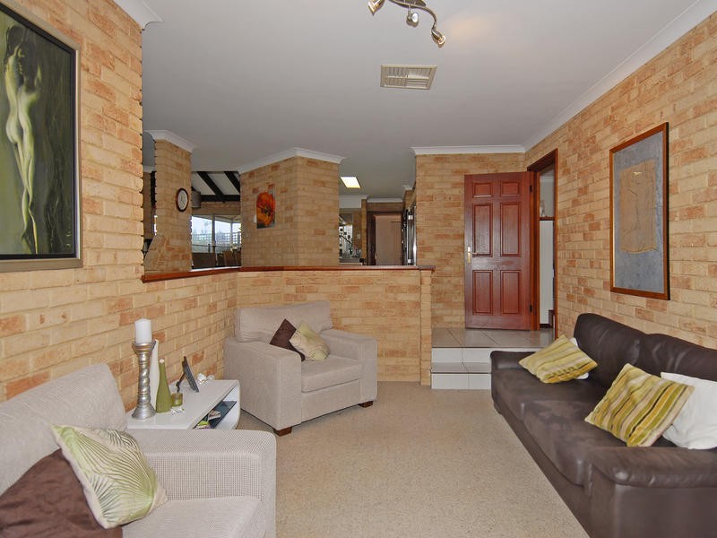 8 Hazelwood Lp, Carine WA 6020