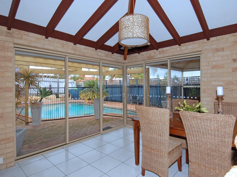 8 Hazelwood Lp, Carine WA 6020