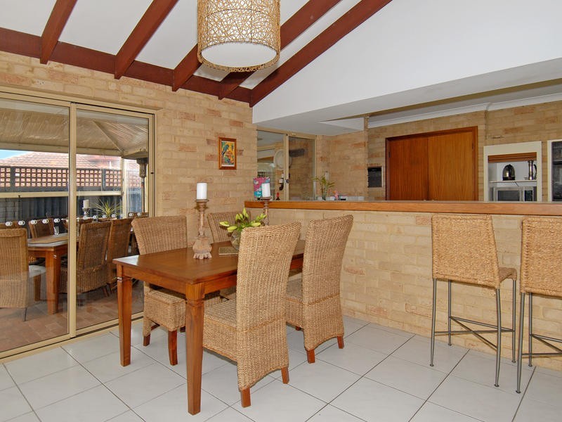 8 Hazelwood Lp, Carine WA 6020