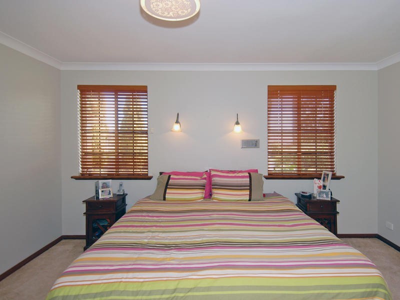 8 Hazelwood Lp, Carine WA 6020