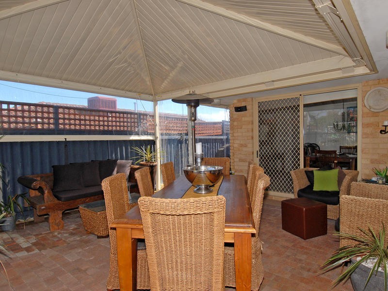 8 Hazelwood Lp, Carine WA 6020