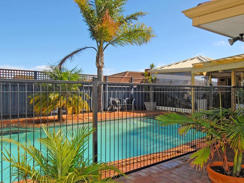 8 Hazelwood Lp, Carine WA 6020