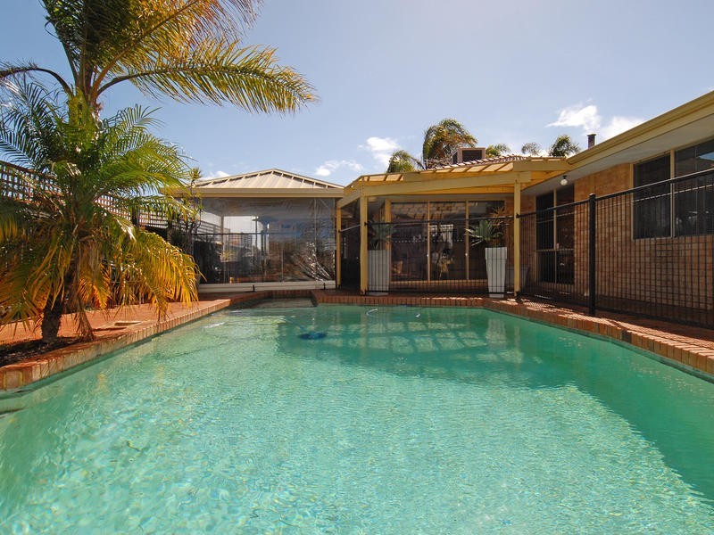 8 Hazelwood Lp, Carine WA 6020