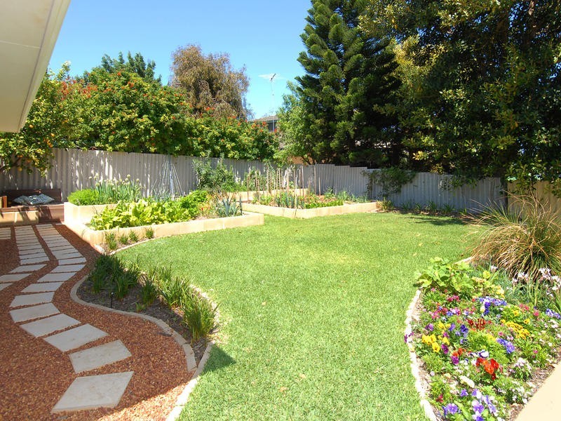 8 Eclipse Crescent, Kallaroo WA 6025