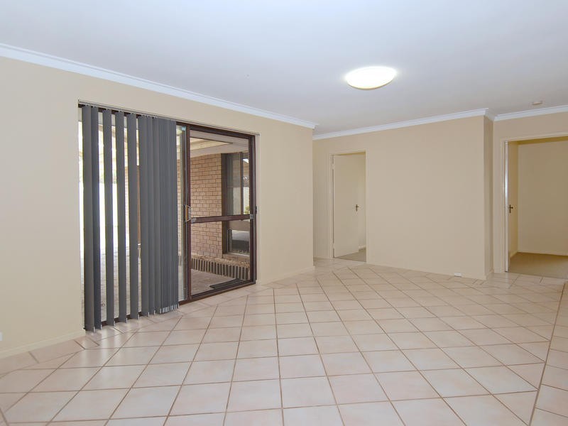 6 McWhae Rd, Hillarys WA 6025