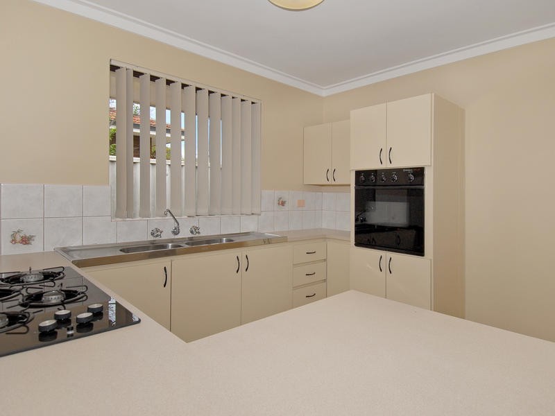 6 McWhae Rd, Hillarys WA 6025