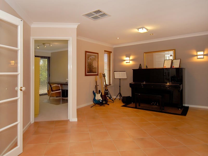 24 The Ridge, Woodvale WA 6026