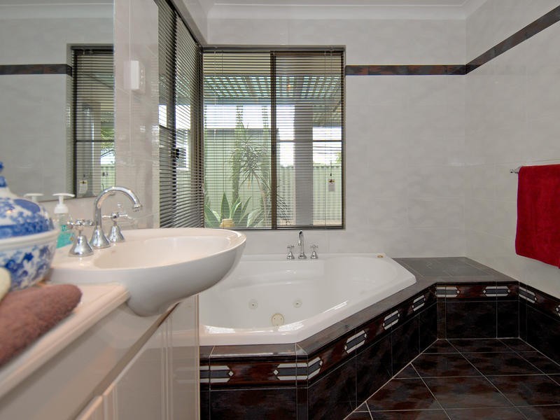 24 The Ridge, Woodvale WA 6026