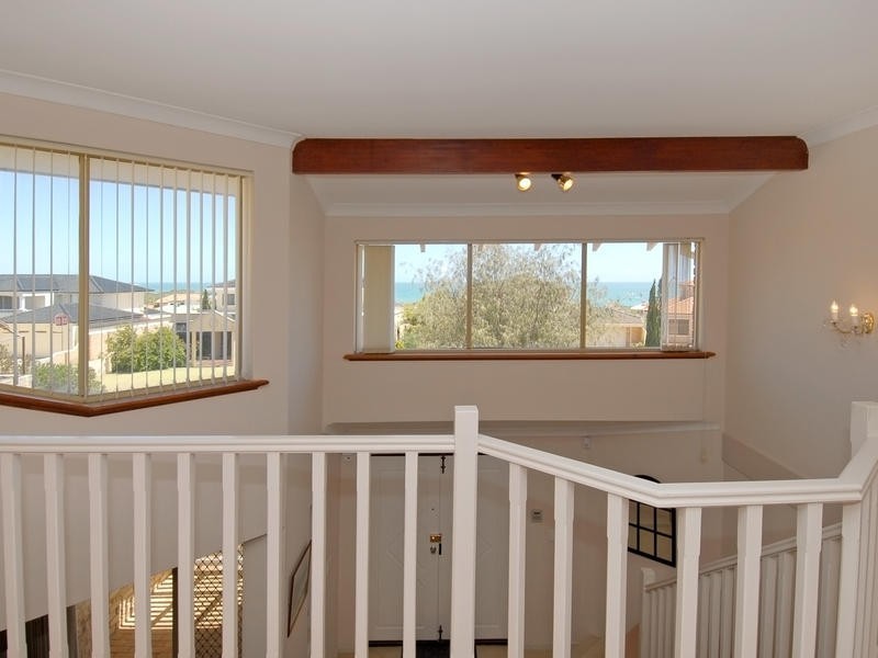 14 Fleetwing Hts, Ocean Reef WA 6027