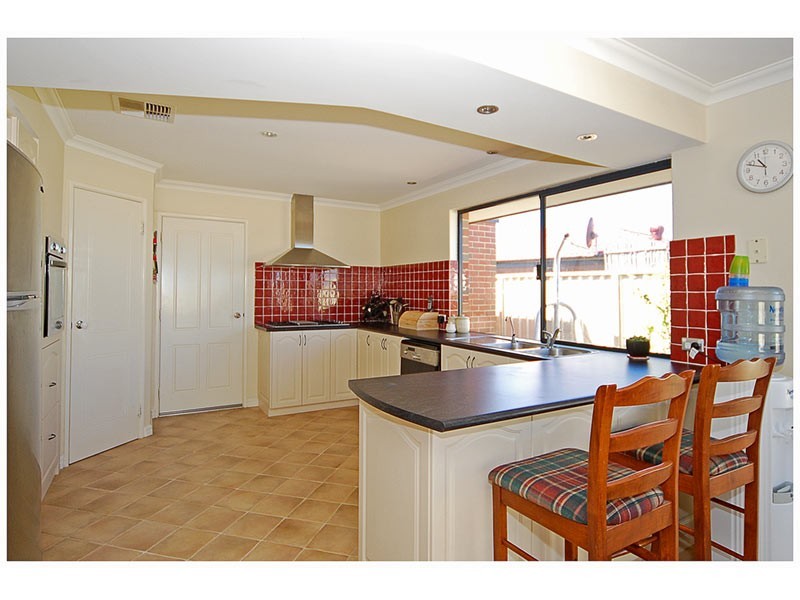 41 Litchfield Cres, Carramar WA 6031