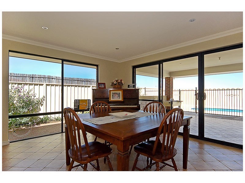 41 Litchfield Cres, Carramar WA 6031