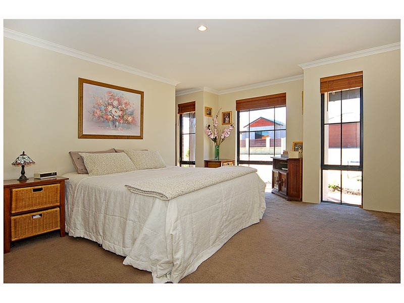 41 Litchfield Cres, Carramar WA 6031