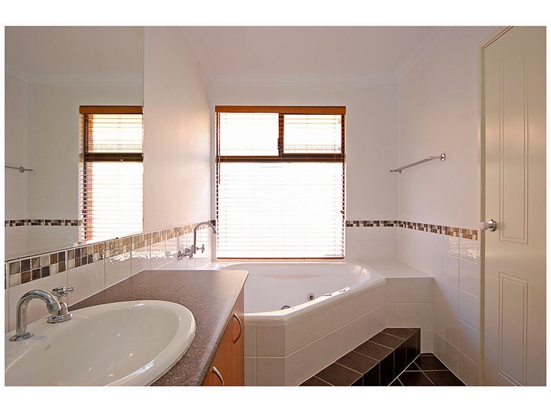 41 Litchfield Cres, Carramar WA 6031