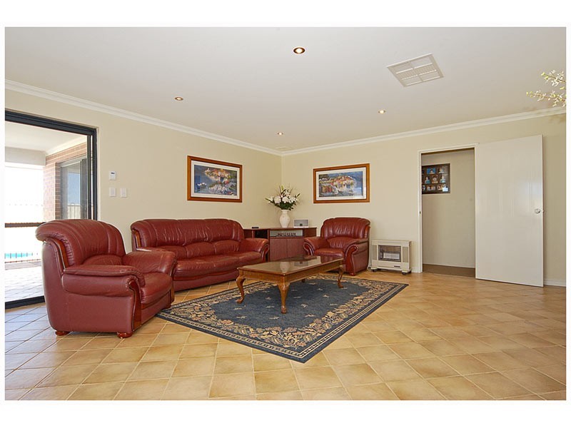 41 Litchfield Cres, Carramar WA 6031