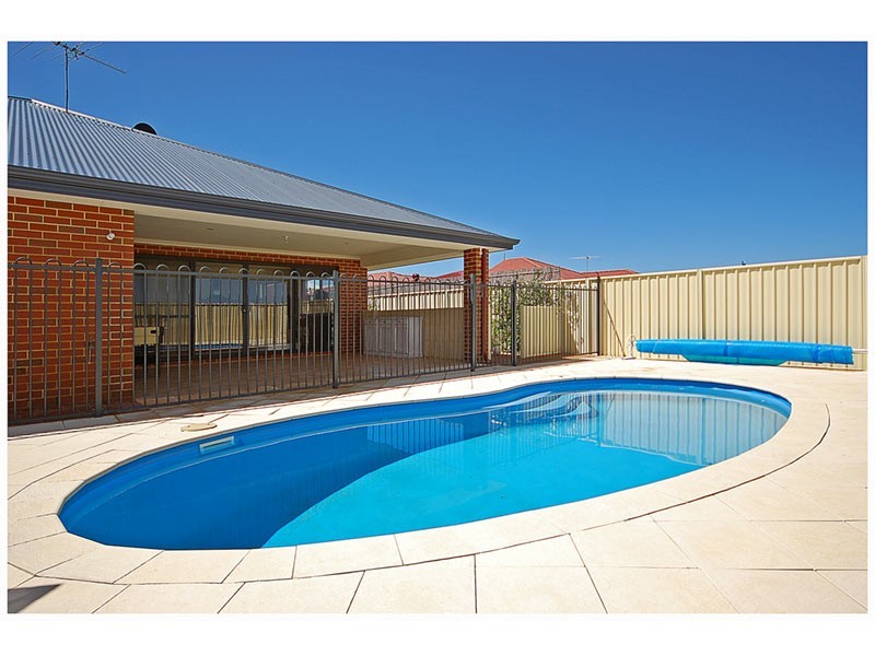 41 Litchfield Cres, Carramar WA 6031