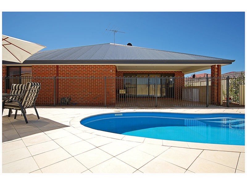 41 Litchfield Cres, Carramar WA 6031