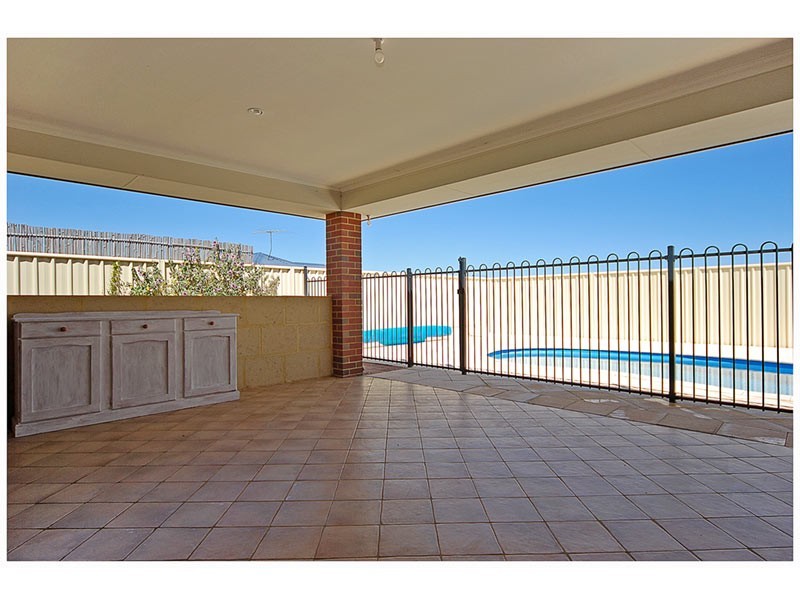 41 Litchfield Cres, Carramar WA 6031