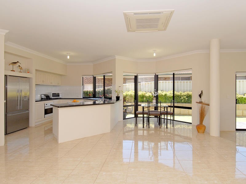 126 Lagoon Dr, Yanchep WA 6035