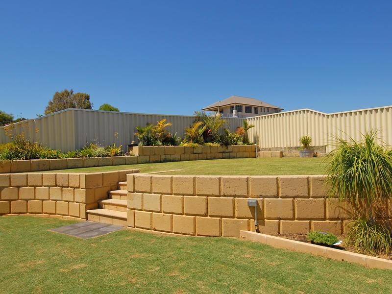 126 Lagoon Dr, Yanchep WA 6035