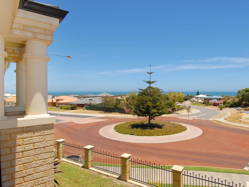 126 Lagoon Dr, Yanchep WA 6035