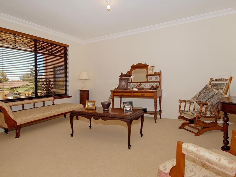 126 Lagoon Dr, Yanchep WA 6035