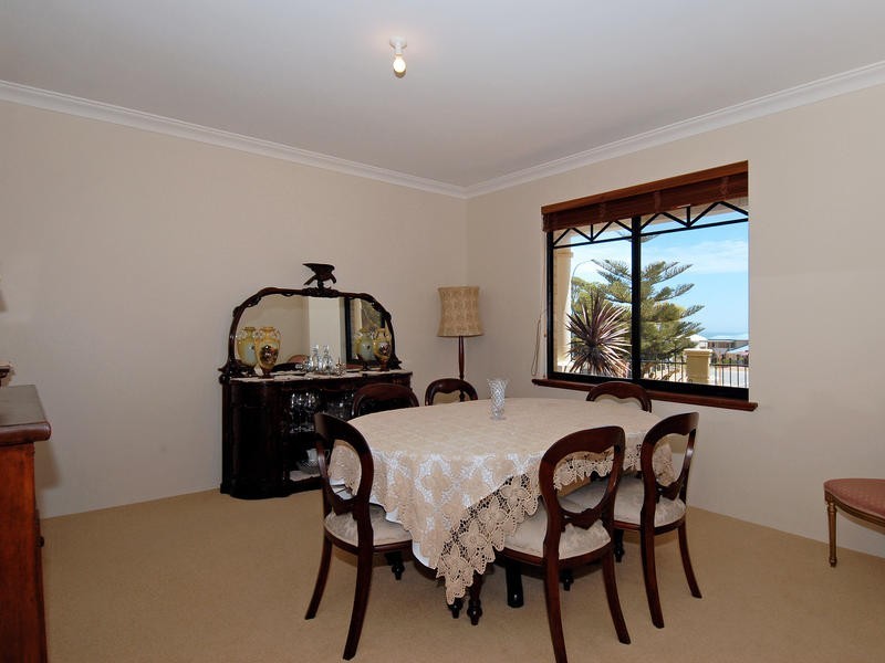 126 Lagoon Dr, Yanchep WA 6035