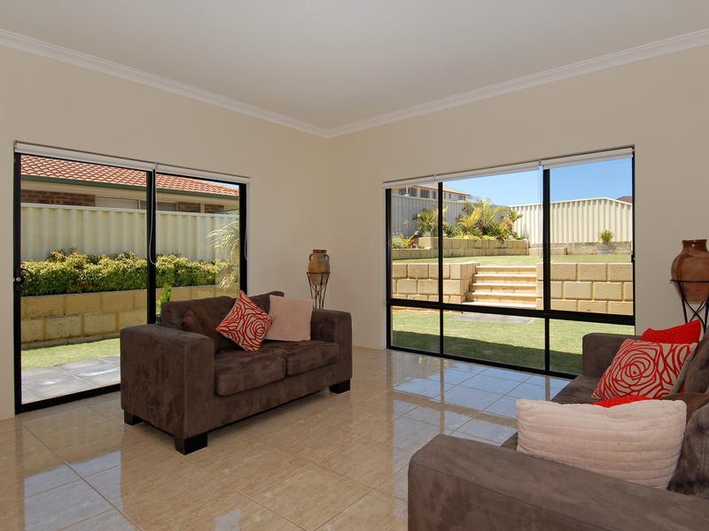 126 Lagoon Dr, Yanchep WA 6035