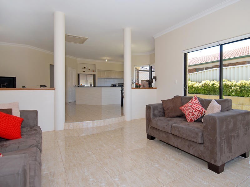 126 Lagoon Dr, Yanchep WA 6035