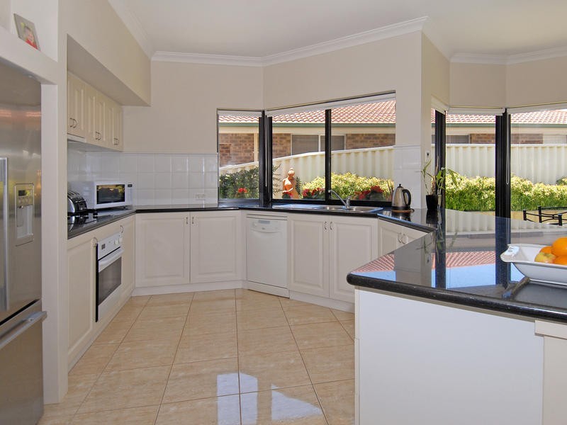 126 Lagoon Dr, Yanchep WA 6035