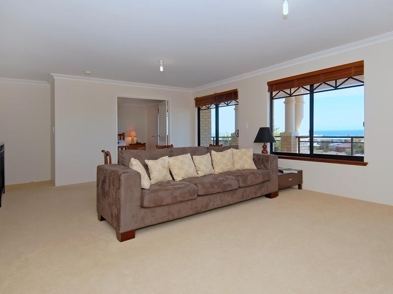 126 Lagoon Dr, Yanchep WA 6035