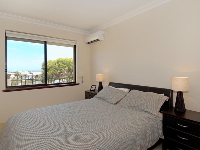 126 Lagoon Dr, Yanchep WA 6035