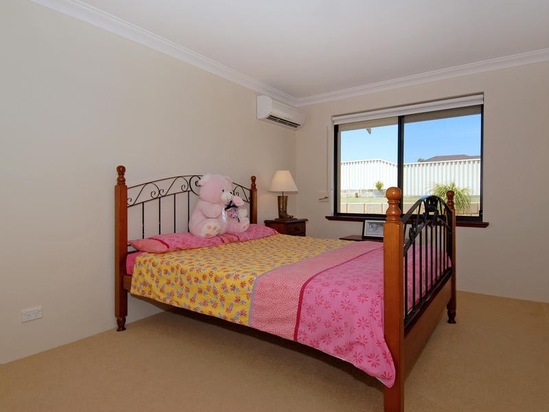 126 Lagoon Dr, Yanchep WA 6035