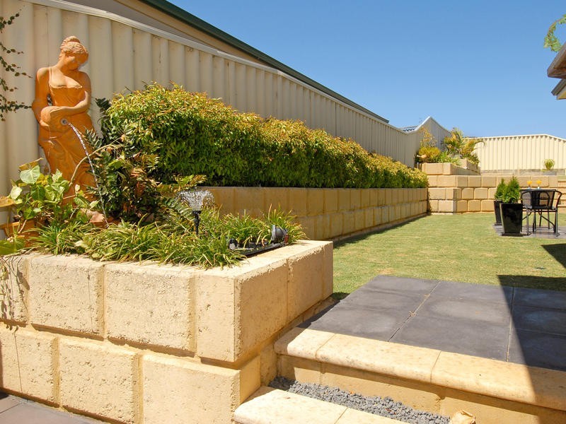 126 Lagoon Dr, Yanchep WA 6035