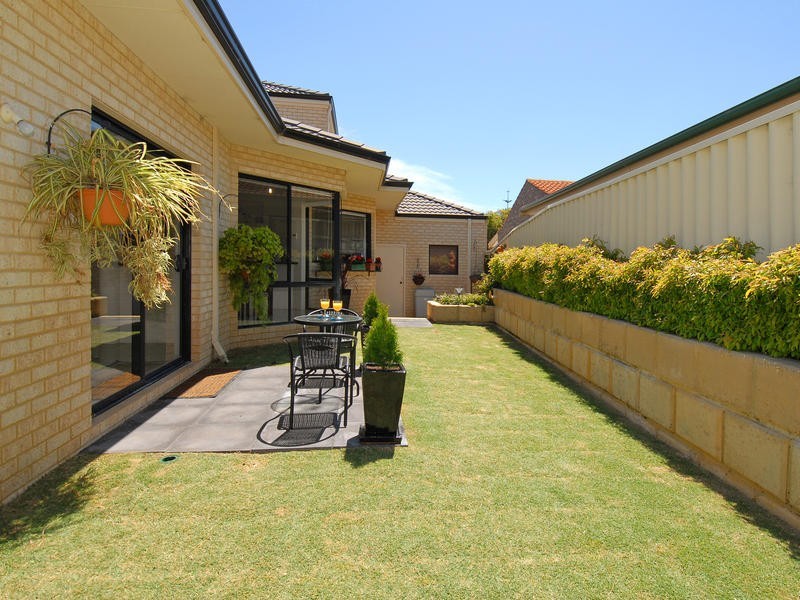 126 Lagoon Dr, Yanchep WA 6035