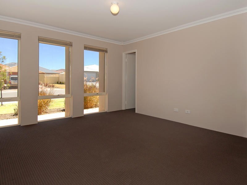 53 Galileo Ave, Tapping WA 6065