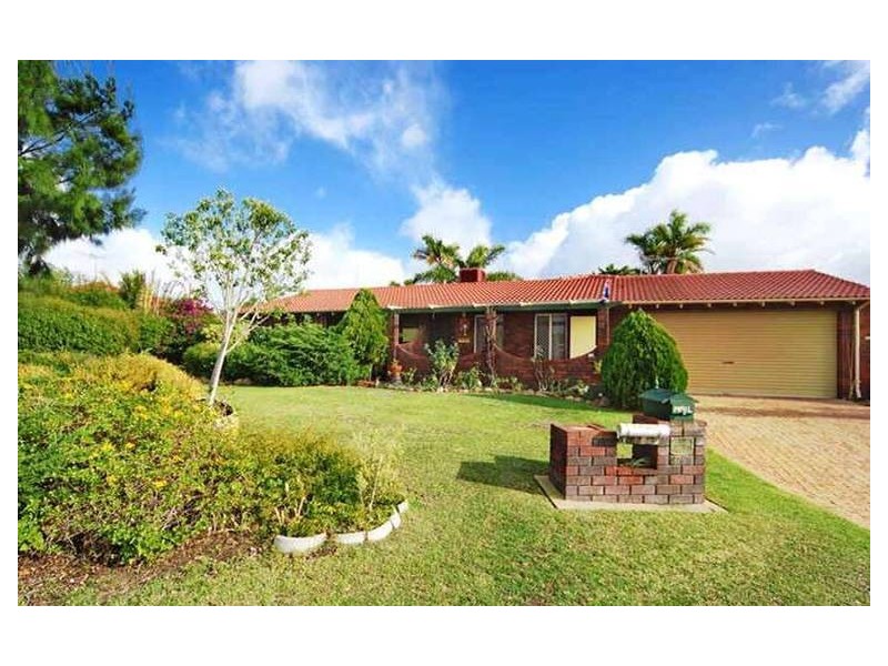 15 Leichhardt Ave, Padbury WA 6025