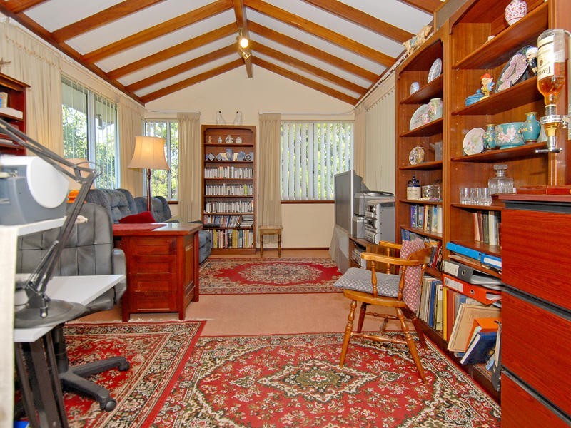 11 Grove Rd, Walliston WA 6076