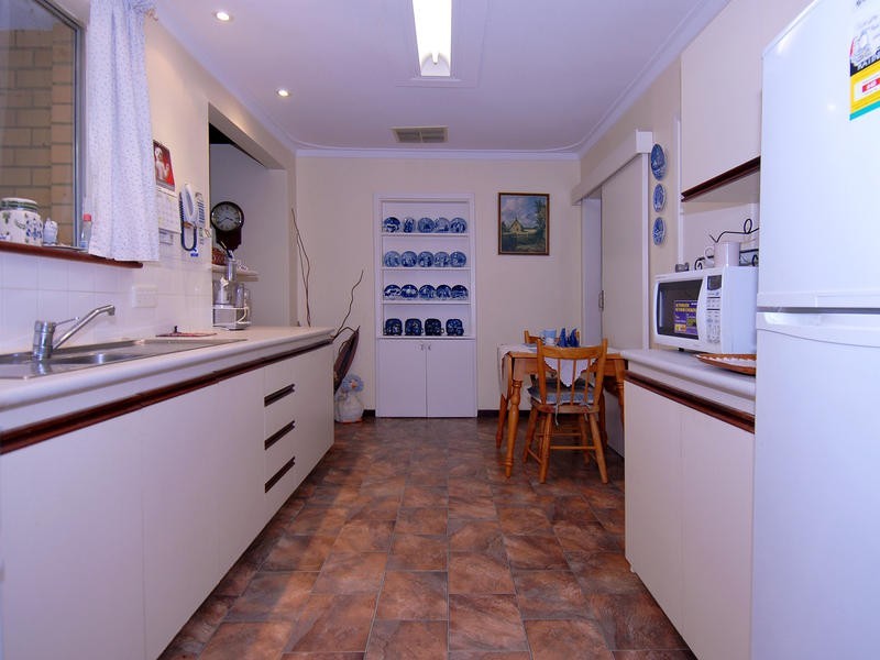 11 Grove Rd, Walliston WA 6076