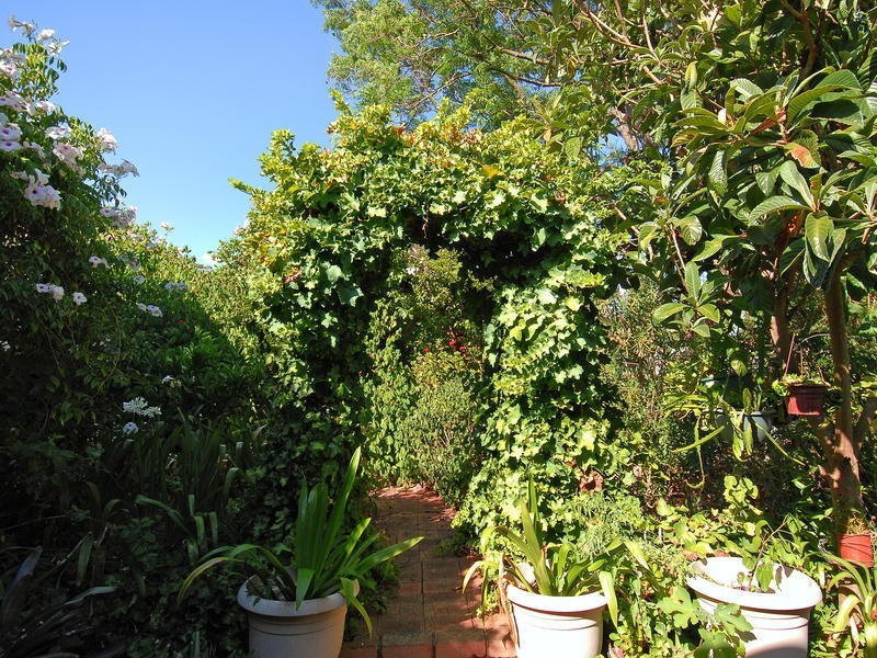 11 Grove Rd, Walliston WA 6076