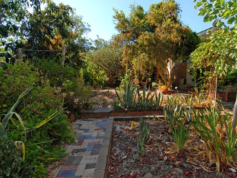 11 Grove Rd, Walliston WA 6076